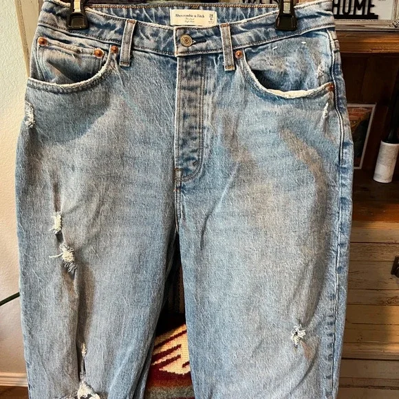 Abercrombie & Fitch women’s the Dad high rise jean size 28/6R - Picture 3 of 12